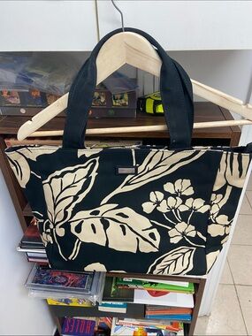 Vintage Jim Thompson Women's Black and Cream Floral Canvas Tote Bag